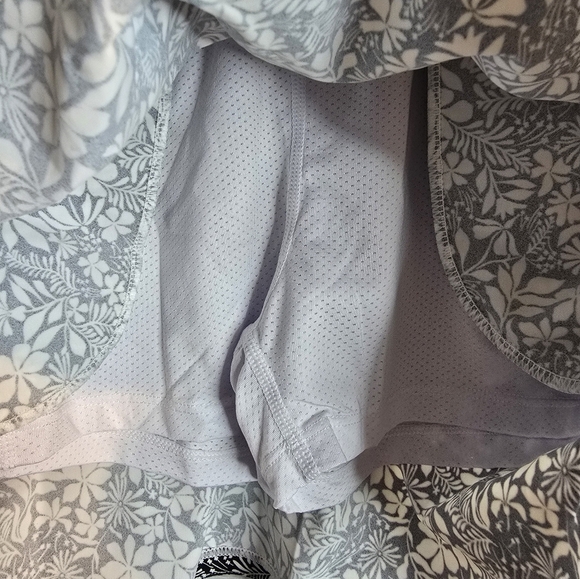 New The Gym People Black And White Floral Womans Size Small Skort With Pockets - Picture 3 of 6